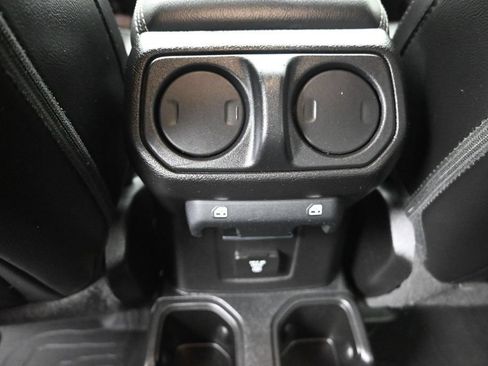 Used 2020 Jeep Gladiator Overland AWD/4WD image 31