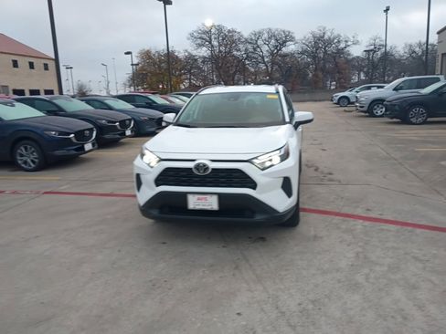 Used 2025 Toyota RAV4 XLE image 5