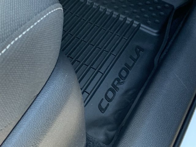 Used 2025 Toyota Corolla SE w/ SE Package FWD image 14