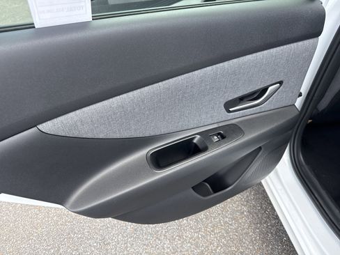 New 2026 Hyundai Elantra Limited FWD image 11