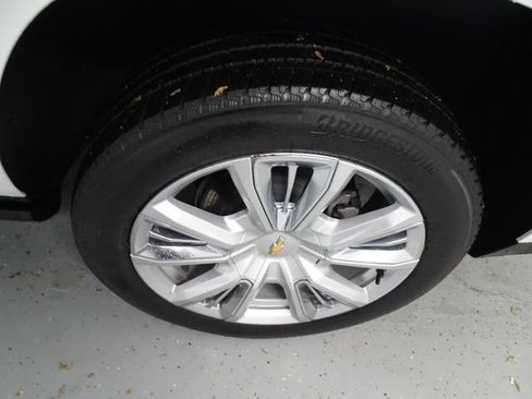 Certified 2024 Chevrolet Suburban High Country AWD/4WD image 27