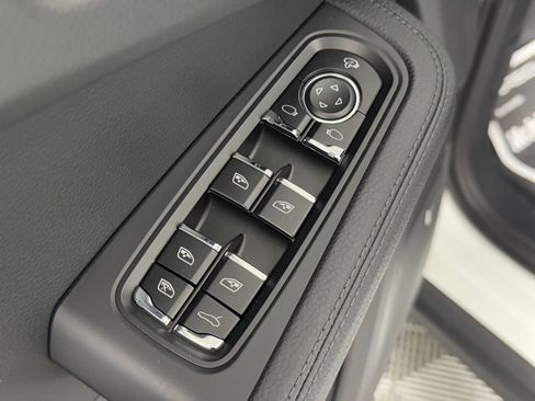 New 2026 Porsche Macan image 26