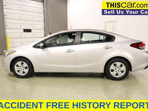 Used 2017 Kia Forte LX FWD image 4