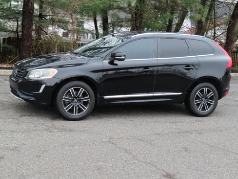 Used 2016 Volvo XC60 T5 Platinum image 2