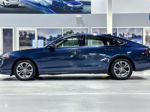 Used 2023 Honda Accord EX image 2