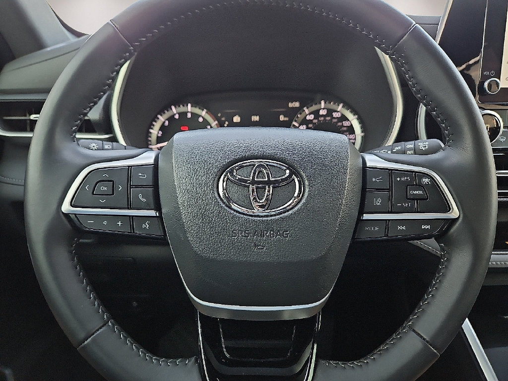 Used 2024 Toyota Highlander XSE FWD image 30