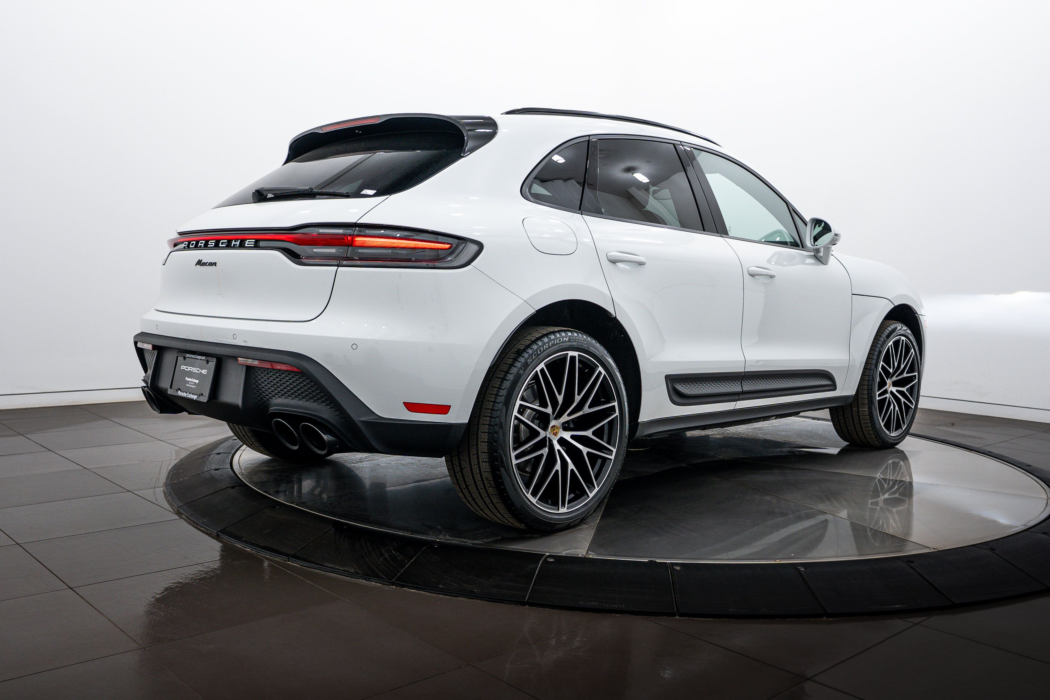 Certified 2026 Porsche Macan AWD/4WD image 7