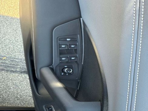 New 2025 Volkswagen Tiguan SE image 15