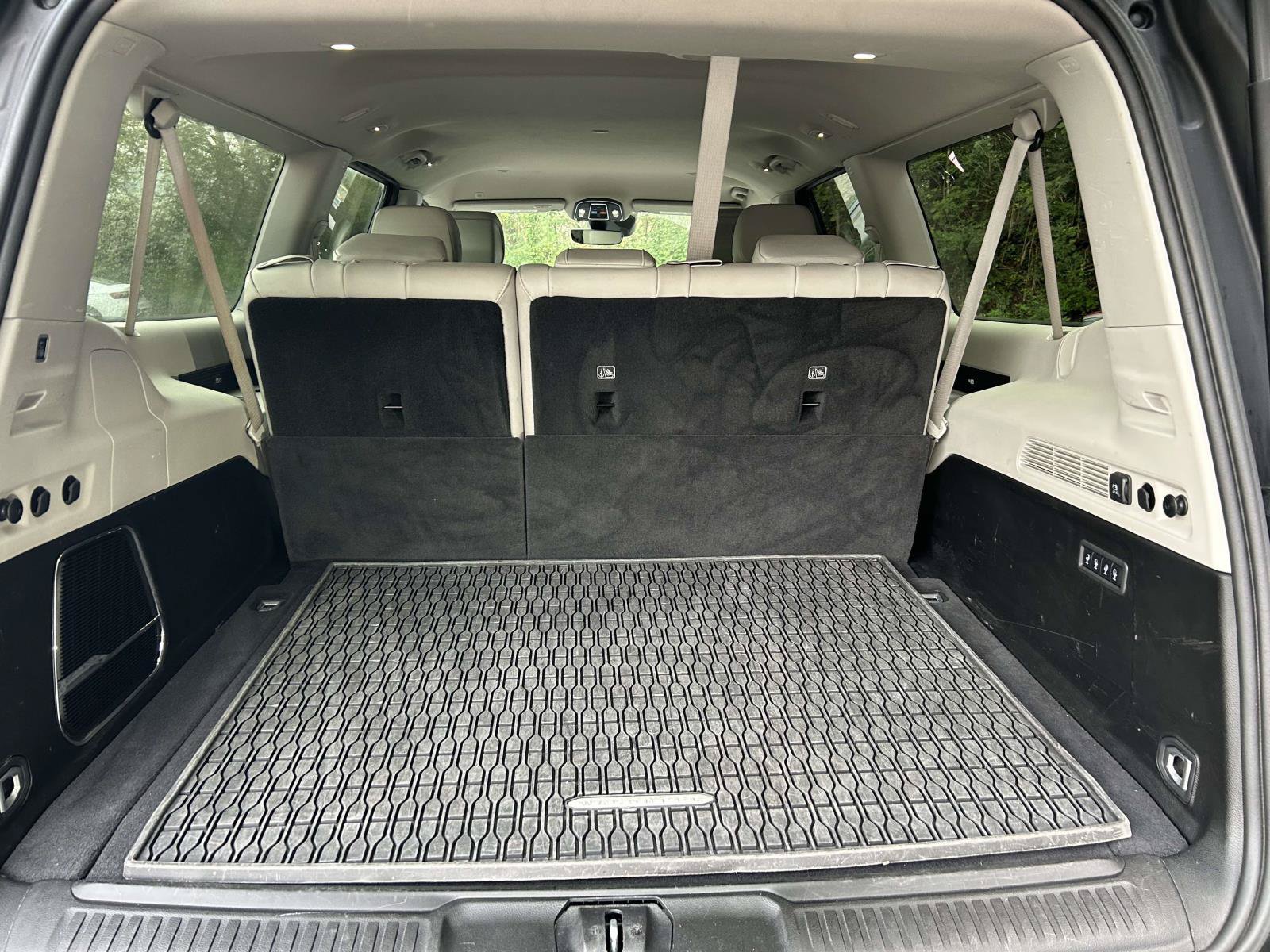 Used 2024 Jeep Wagoneer L Series II w/ Flexible Seating Group RWD image 13