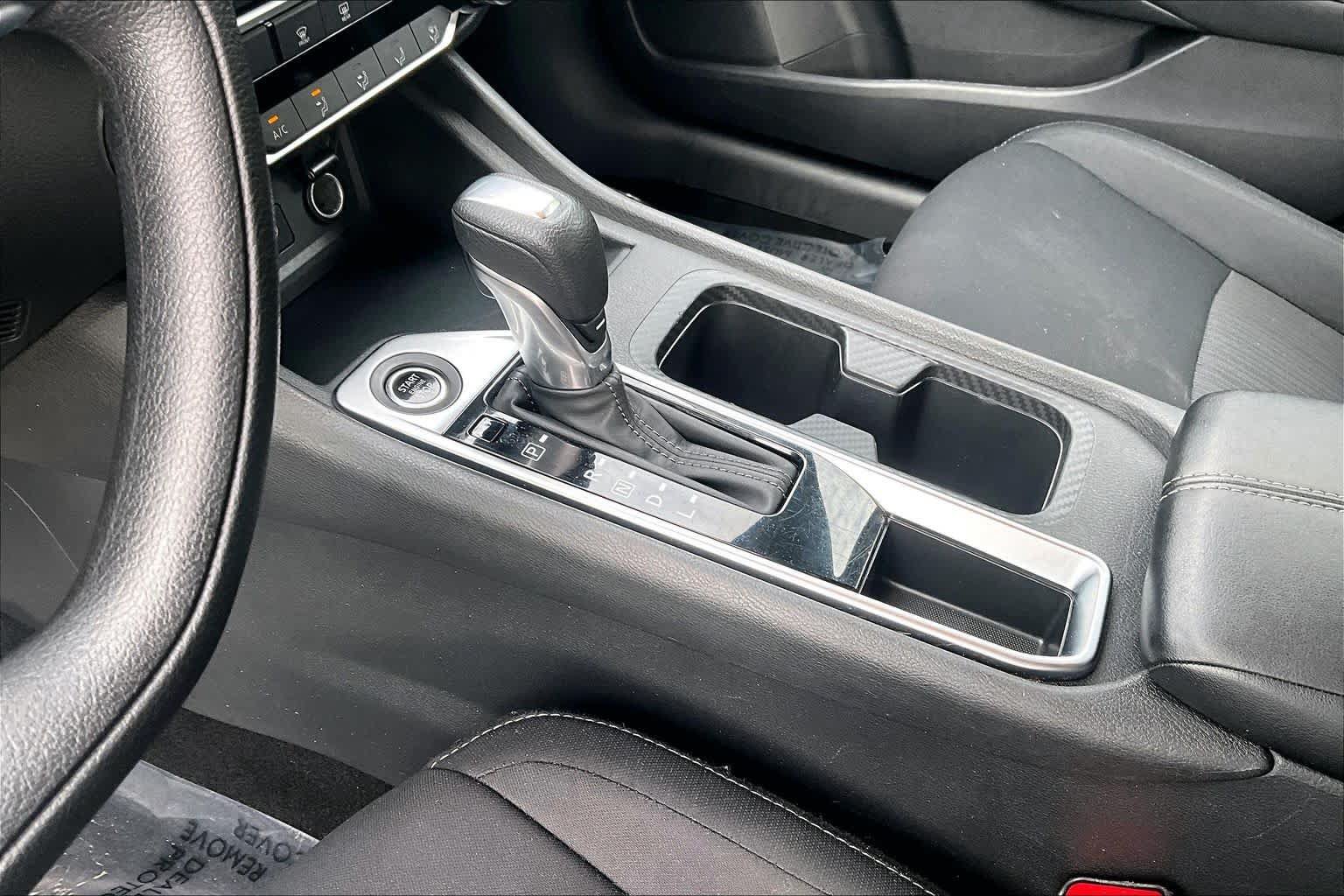 Used 2024 Nissan Sentra SV FWD image 17