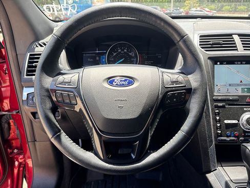 Used 2017 Ford Explorer Limited w/ Class II Trailer Tow Package FWD image 18