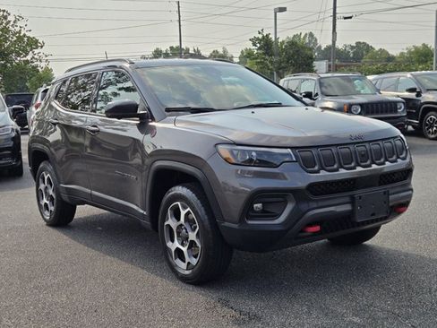 Used 2022 Jeep Compass Trailhawk w/ Trailhawk Elite Group AWD/4WD image 3