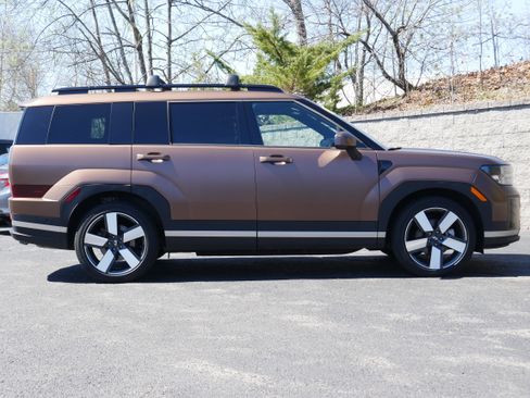 Used 2025 Hyundai Santa Fe Limited AWD/4WD image 10