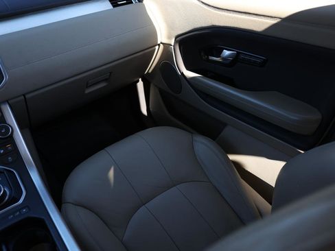 Used 2017 Land Rover Range Rover Evoque SE image 22