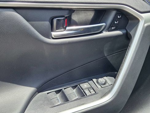 Used 2022 Toyota RAV4 XSE AWD/4WD image 17