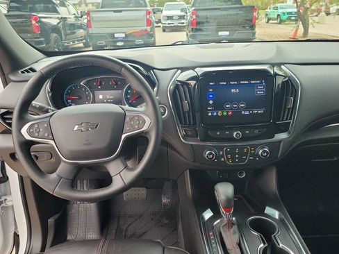 Used 2023 Chevrolet Traverse RS FWD image 14
