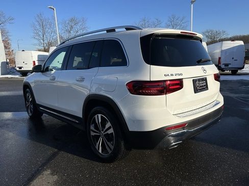 Used 2025 Mercedes-Benz GLB 250 4MATIC image 5