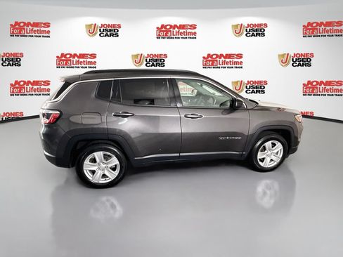 Used 2022 Jeep Compass Latitude FWD image 16
