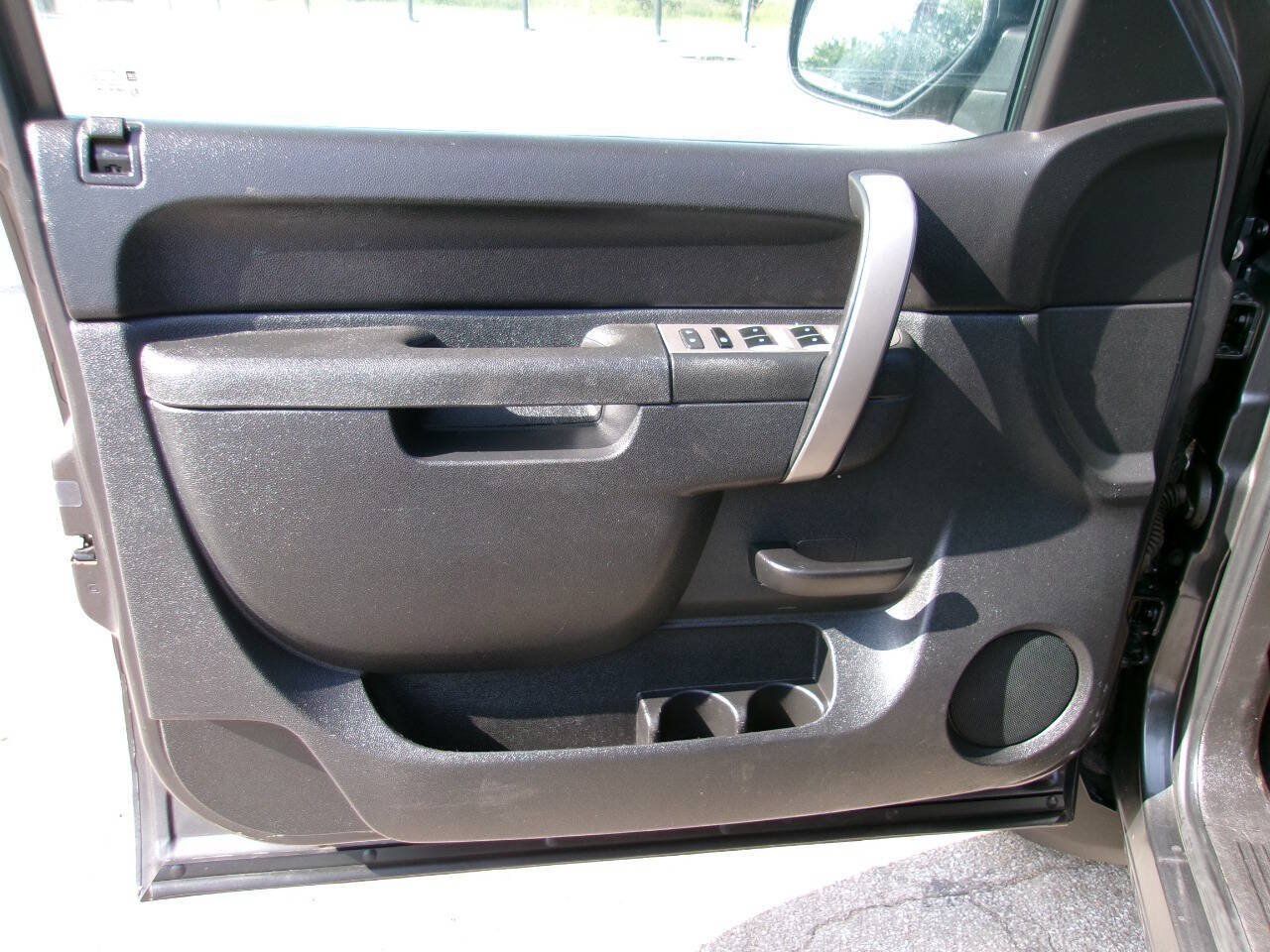 Used 2011 Chevrolet Silverado 2500 LT AWD/4WD image 14
