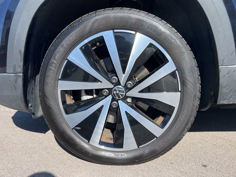 Used 2023 Volkswagen Taos SE image 8