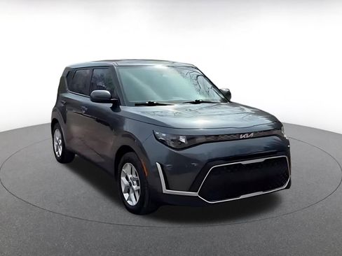 Used 2025 Kia Soul LX w/ LX Technology Package FWD image 3