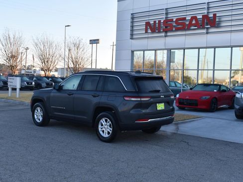 Used 2024 Jeep Grand Cherokee Laredo w/ Trailer Tow Package image 6