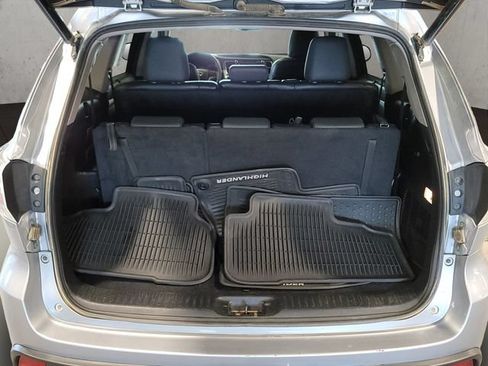 Used 2016 Toyota Highlander XLE AWD/4WD image 42