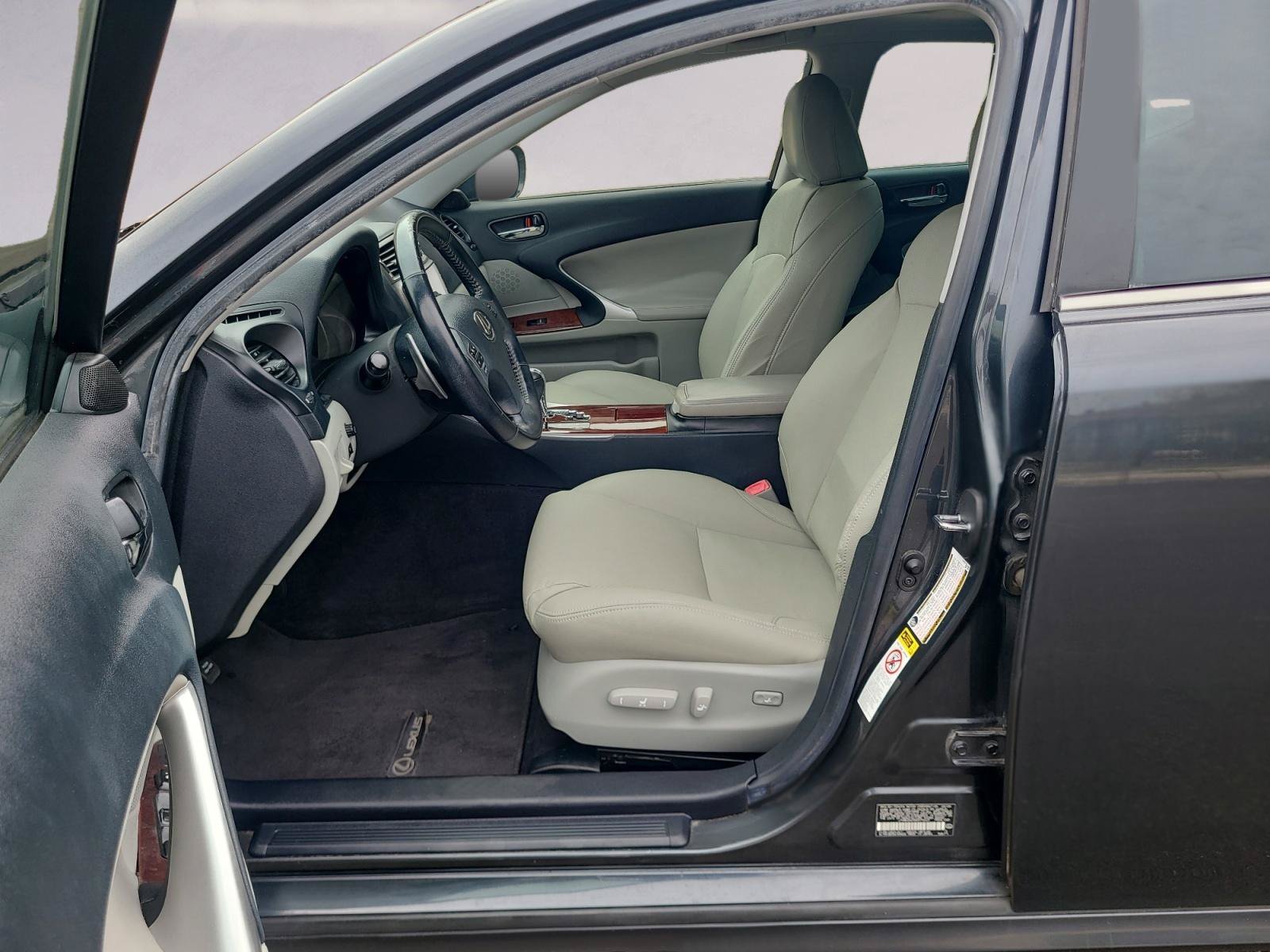 Used 2008 Lexus IS 250 w/ Premium Pkg RWD image 11
