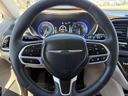 Used 2023 Chrysler Pacifica Limited FWD image 34