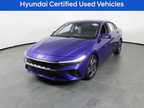 Certified 2025 Hyundai Elantra SEL image 2