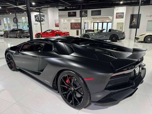 Used 2018 Lamborghini Aventador S image 21