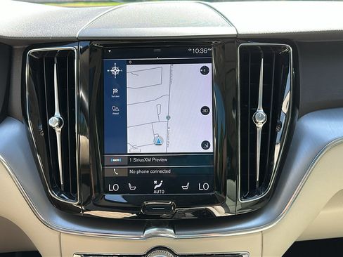 Used 2018 Volvo XC60 T5 Momentum w/ Convenience Package AWD/4WD image 19