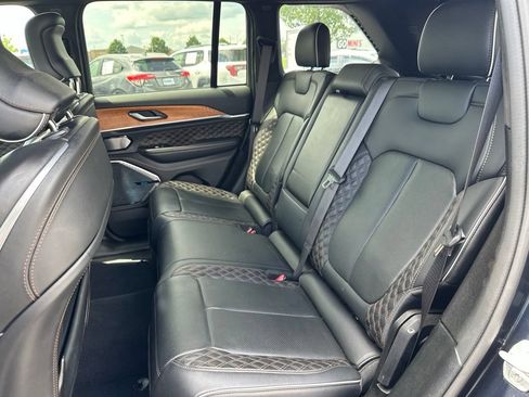 Used 2023 Jeep Grand Cherokee Summit AWD/4WD image 15