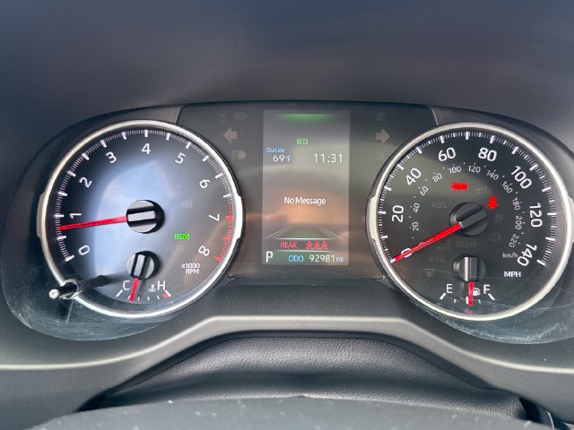 Used 2021 Toyota RAV4 XLE w/ Convenience Package FWD image 27
