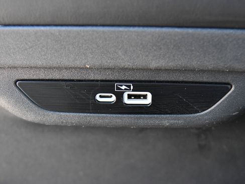 Used 2023 Chrysler Pacifica Touring-L FWD image 41