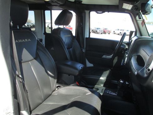 Used 2016 Jeep Wrangler Unlimited Sahara w/ Connectivity Group image 17