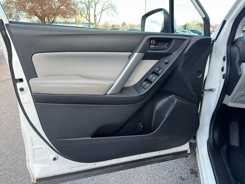 Used 2017 Subaru Forester 2.5i Premium w/ All-Weather Package image 8