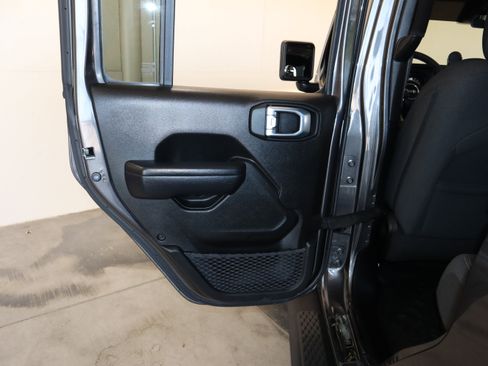 Used 2024 Jeep Gladiator Sport AWD/4WD image 38