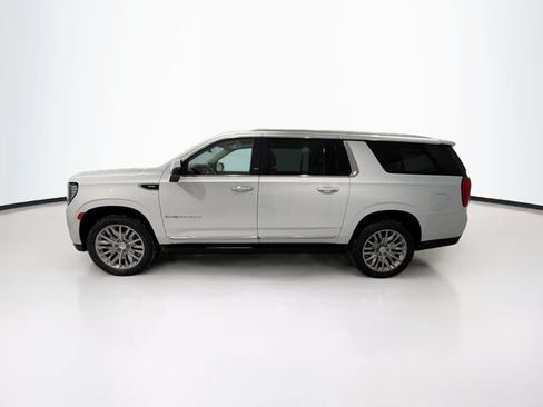 Used 2023 GMC Yukon XL Denali image 4