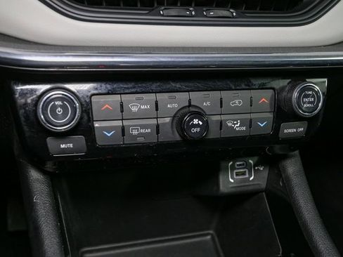 Used 2022 Jeep Compass Limited image 25