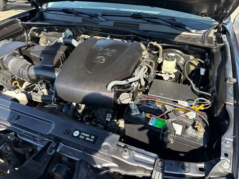 Used 2017 Toyota Tacoma SR5 image 21