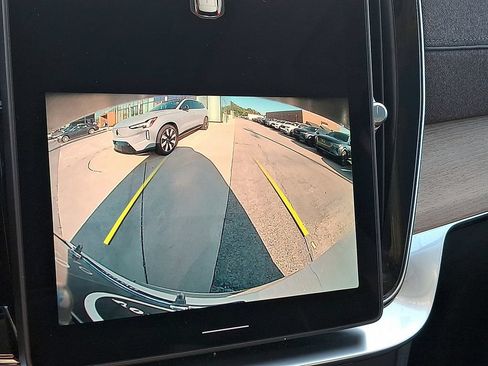 Certified 2025 Volvo XC90 B5 Core AWD/4WD image 21