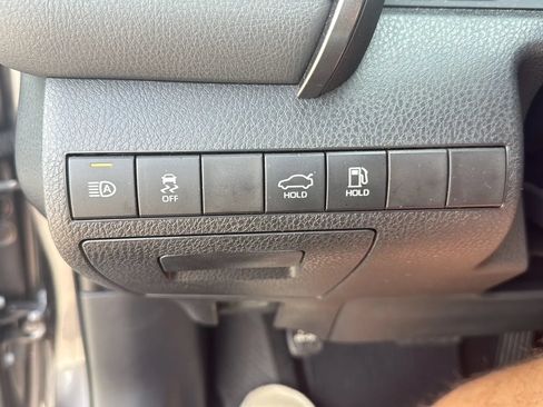 Used 2022 Toyota Camry SE w/ Convenience Package FWD image 15