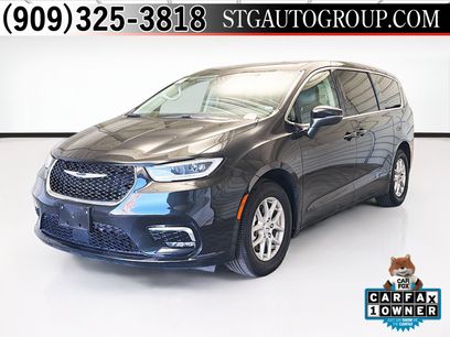Used 2023 Chrysler Pacifica Touring-L