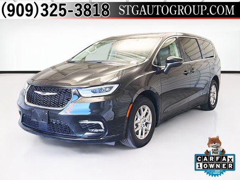 Used 2023 Chrysler Pacifica Touring-L image 1