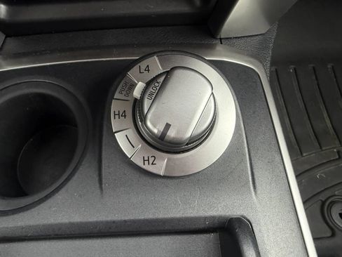 Used 2016 Toyota 4Runner SR5 AWD/4WD image 28