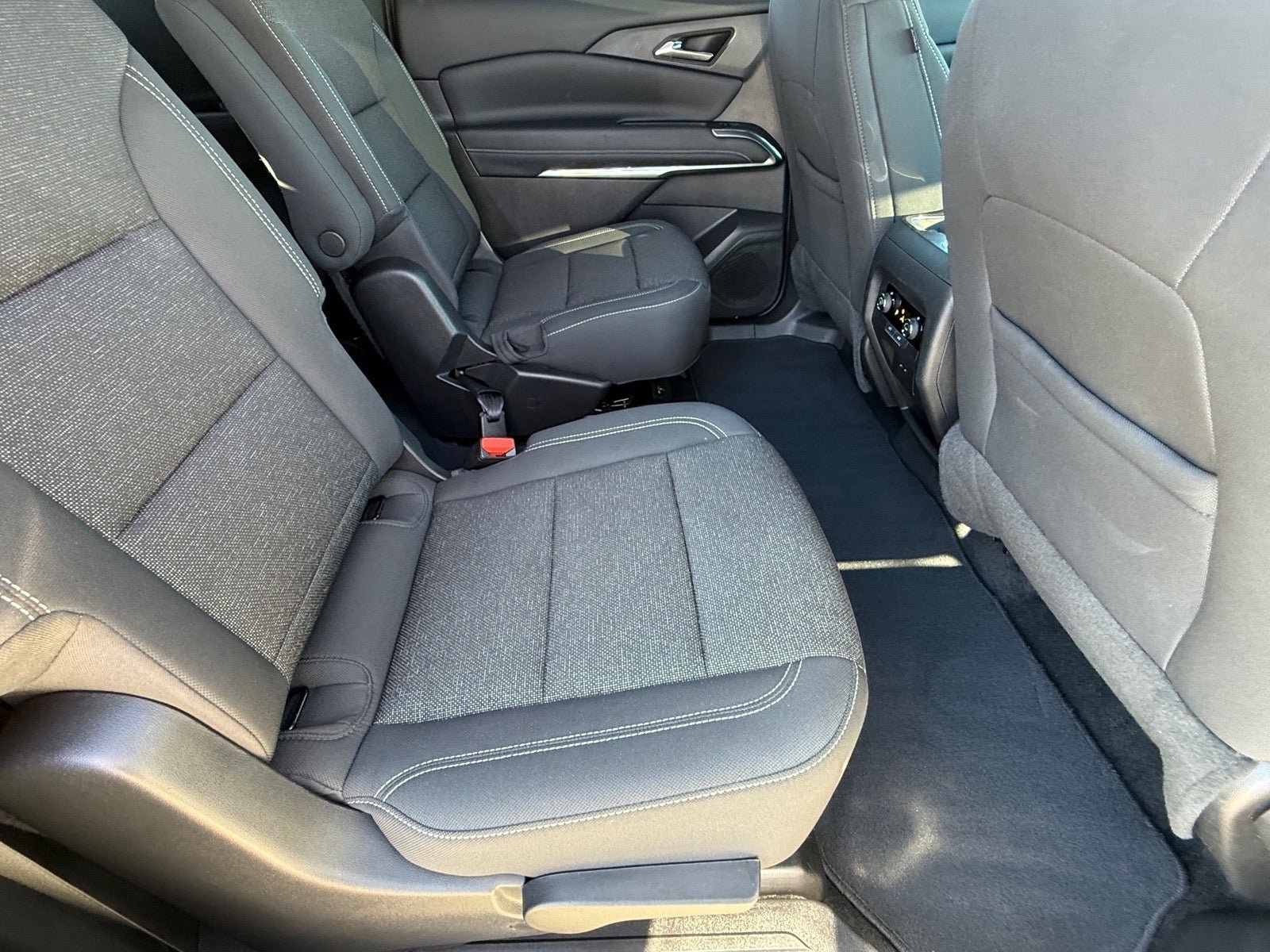 Used 2026 Chevrolet Traverse LT FWD image 11
