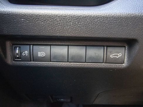 Used 2020 Toyota RAV4 XLE Premium FWD image 35
