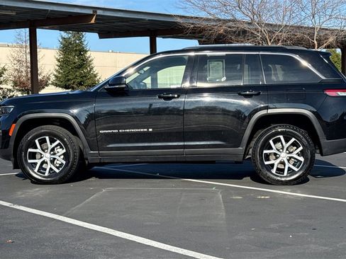 Used 2024 Jeep Grand Cherokee Limited image 12