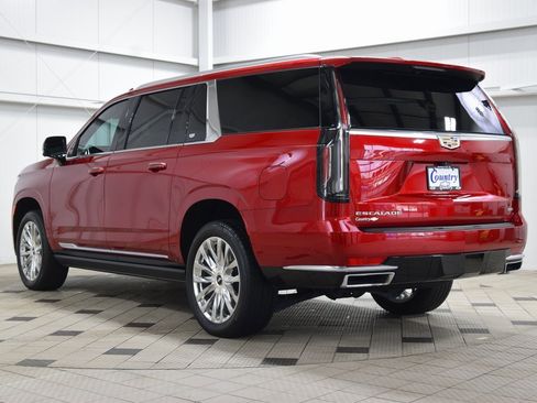 Used 2024 Cadillac Escalade ESV Premium Luxury w/ Performance Package image 6